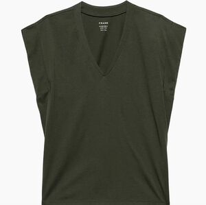 FRAME Le Mid Rise V Neck Tee in Surplus M normcore minimalist